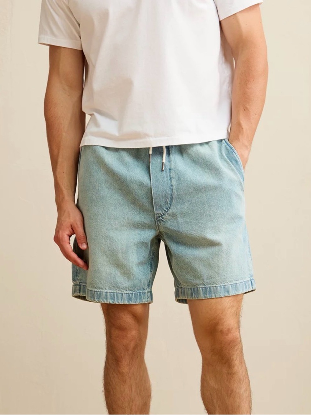 American Eagle Light Wash 6’ Inseam, Denim Pull On Men's Shorts. Size Medium